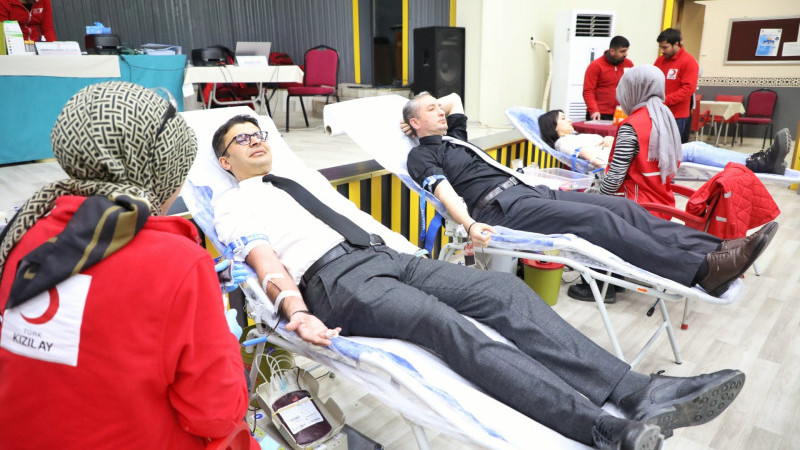 Ağrı Milli Eğitim Müdürü Kökrek'ten Kızılay'a kan desteği